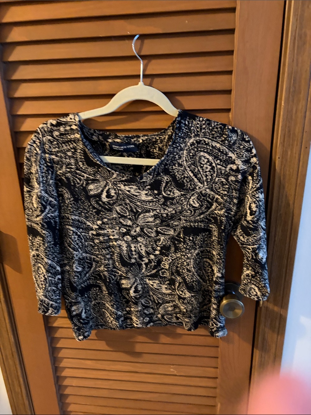 Jones New York Black and White Paisley Scoop Neck Long Sleeve Top